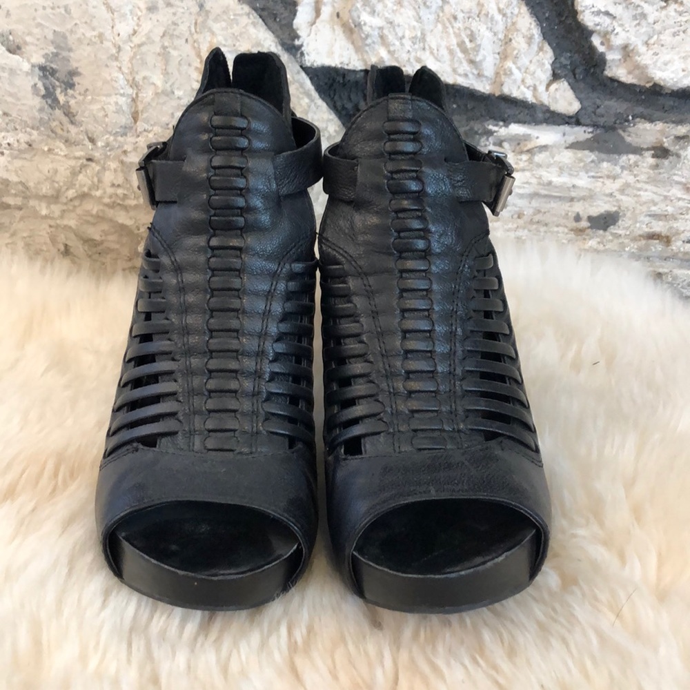 🛑SOLD🛑 Black high heels